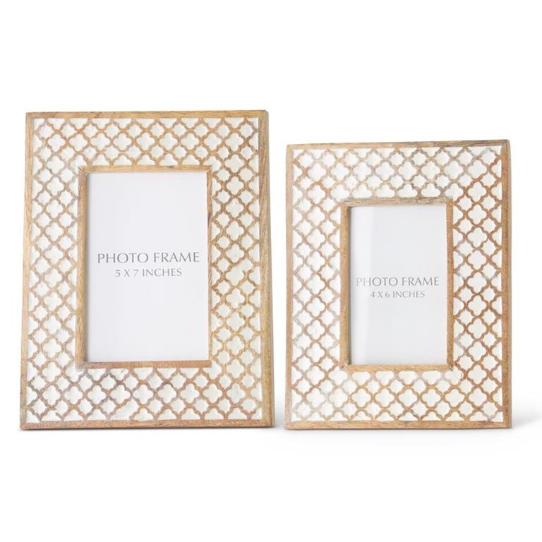 LIGHT WOODEN CLOVER PATTERNED FRAME