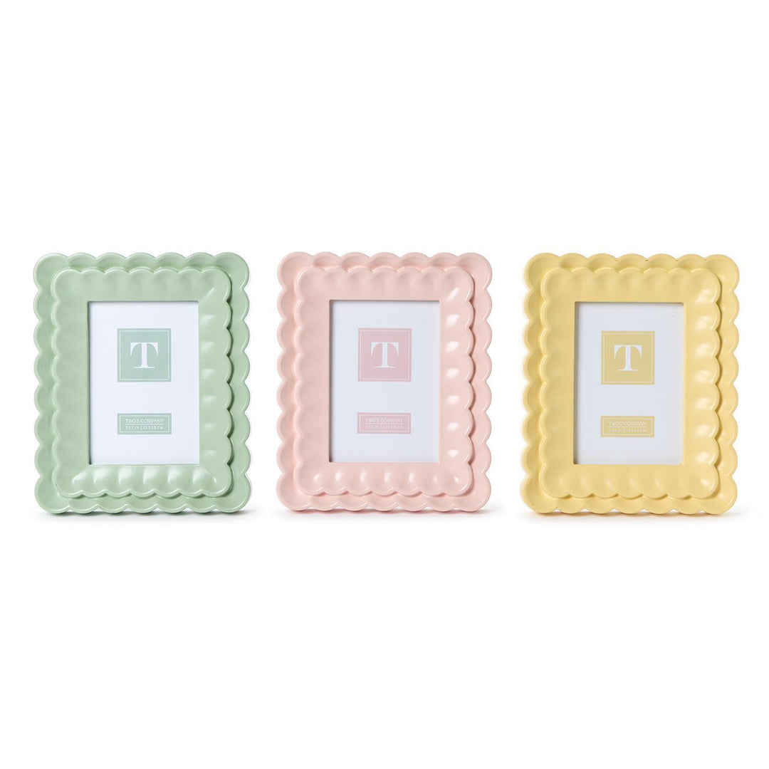 PASTEL SCALLOPED WOOD PICTURE FRAME