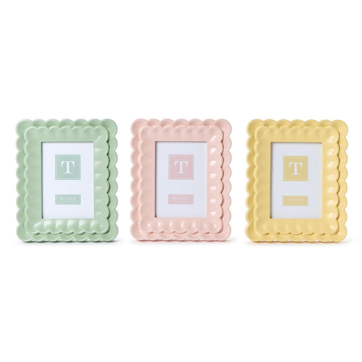 PASTEL SCALLOPED WOOD PICTURE FRAME
