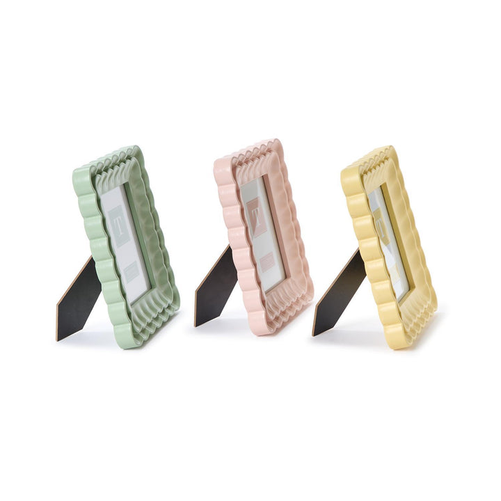 PASTEL SCALLOPED WOOD PICTURE FRAME