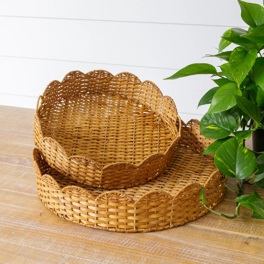 SCALLOPED ROUND CHIPWOOD TRAY