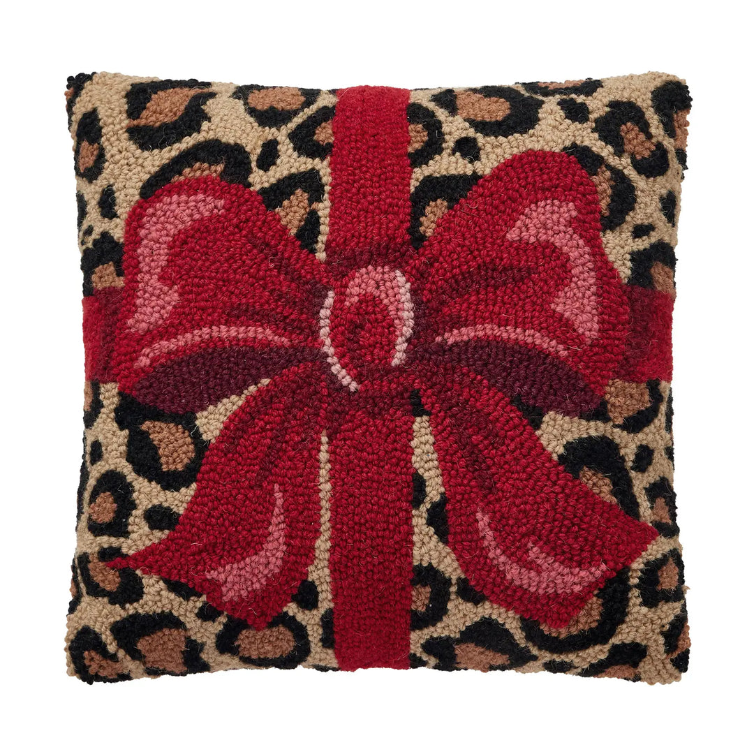 LEOPARD PRESENT HOOK PILLOW
