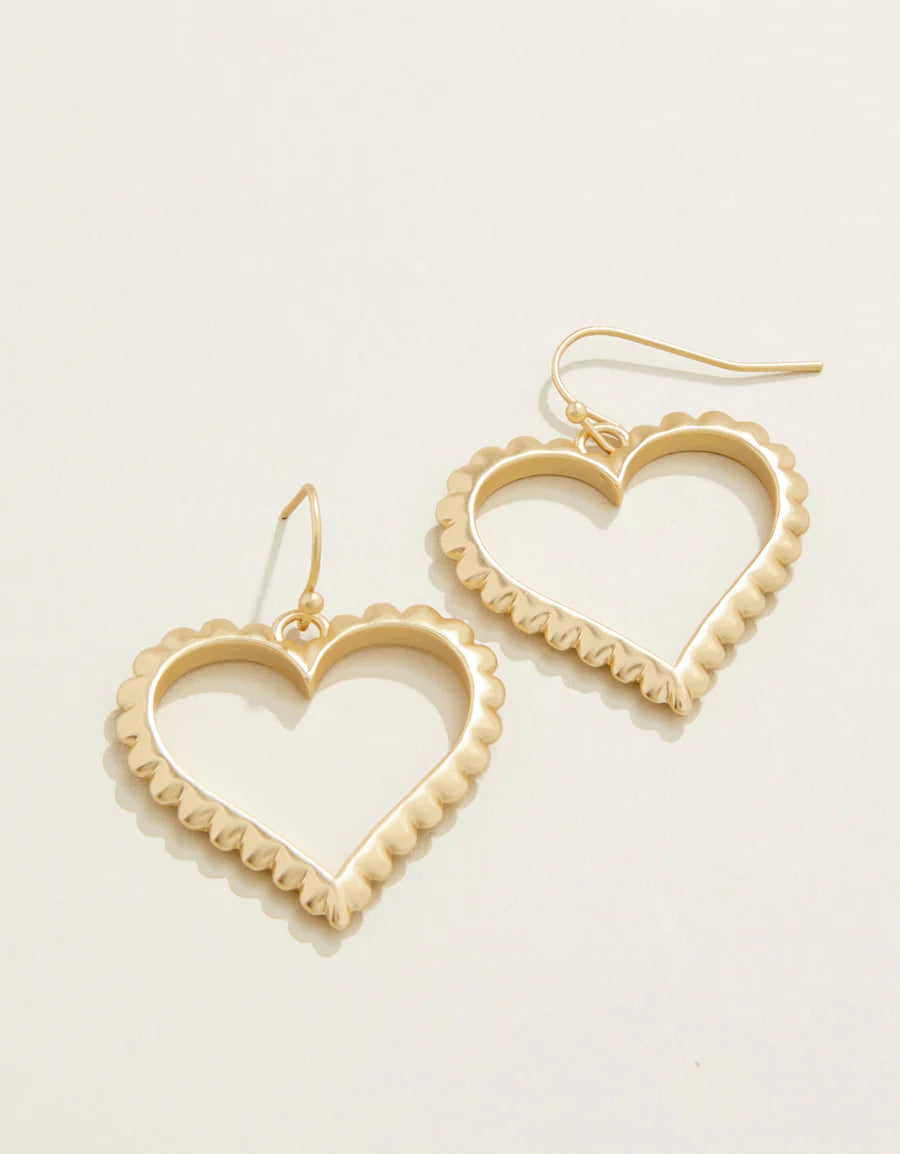 SCALLOPED HEART EARRINGS GOLD
