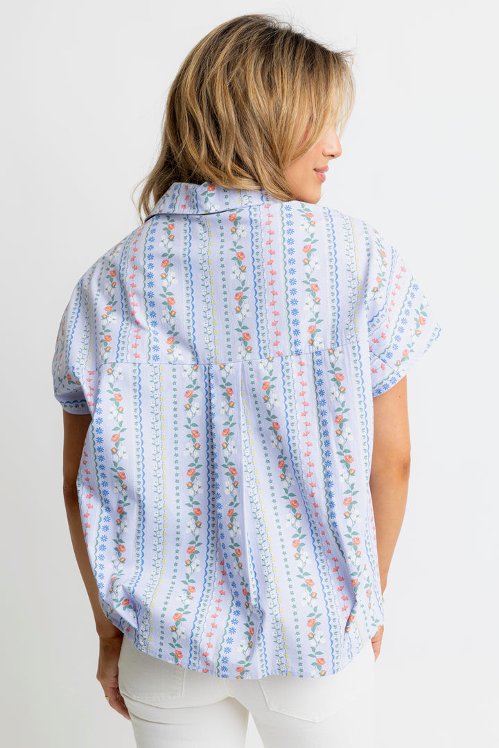 KARLIE: PERIWINKLE FLORAL FRENCH FINE VNECK COLLAR TOP