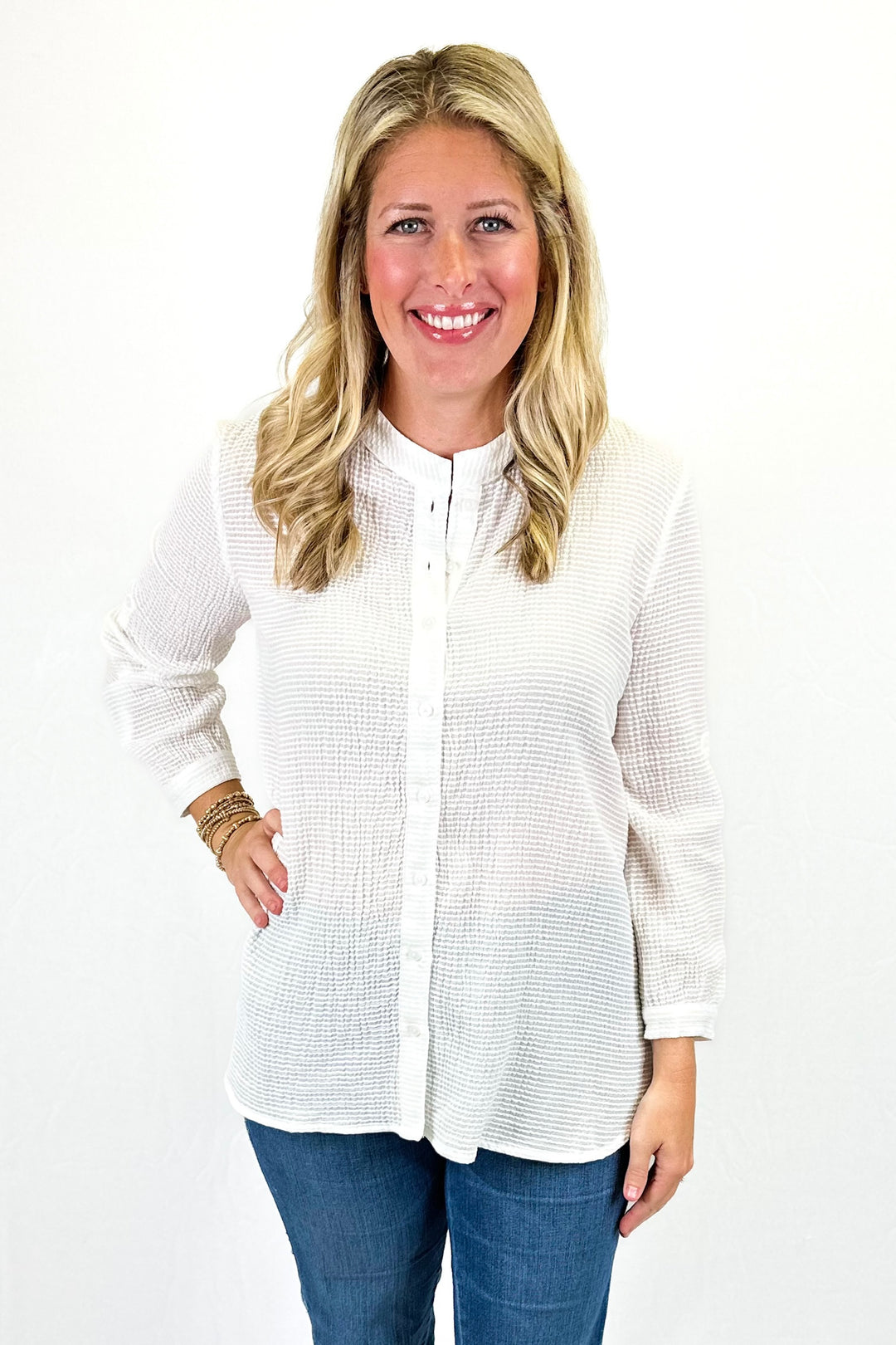 WHITE TEXTURED 3/4 SLEEVE BUTTON TOP