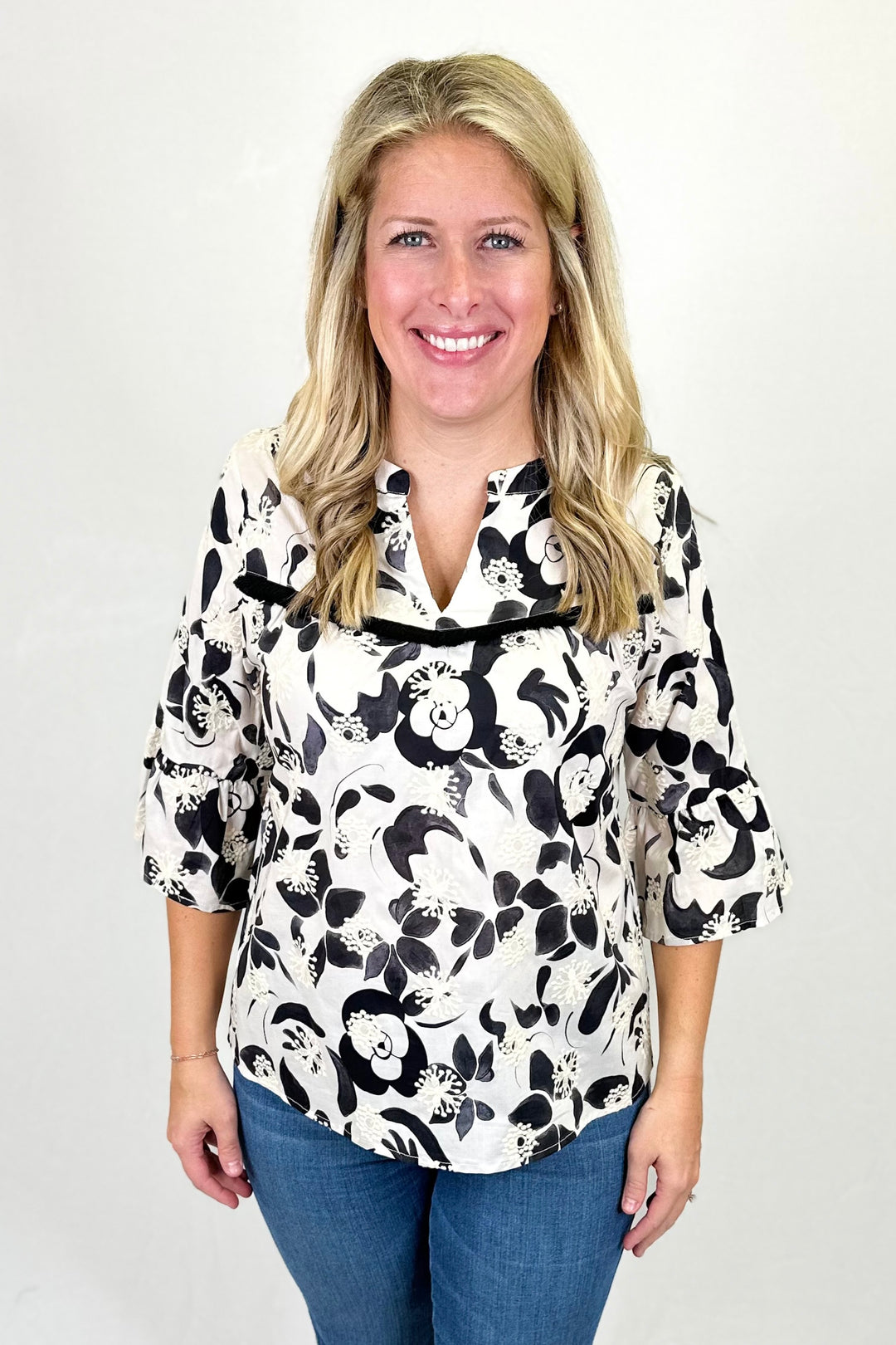 BLACK & WHITE FLORAL EMBROIDERED VNECK TOP