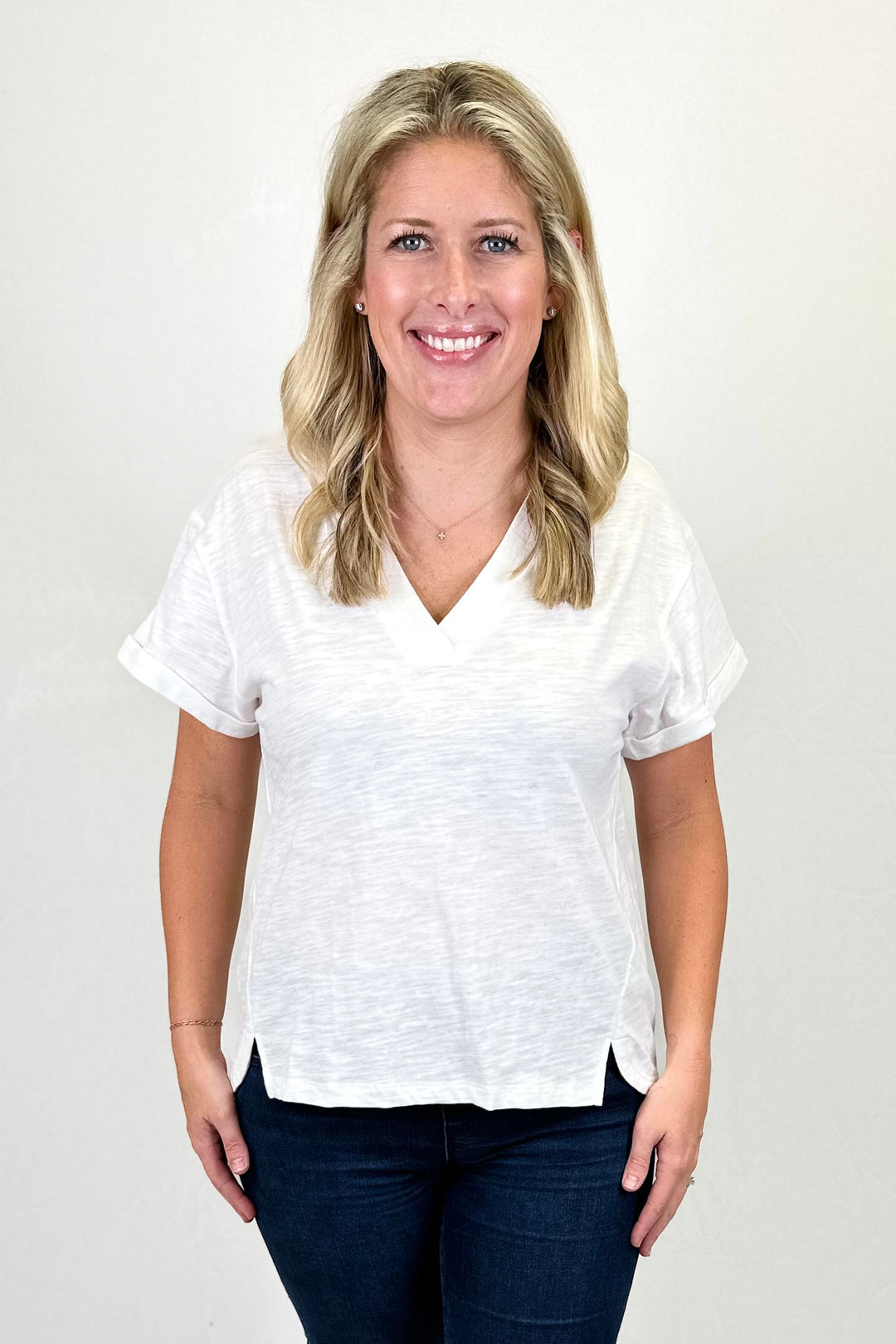 WHITE VNECK SHORT SLEEVE TEE