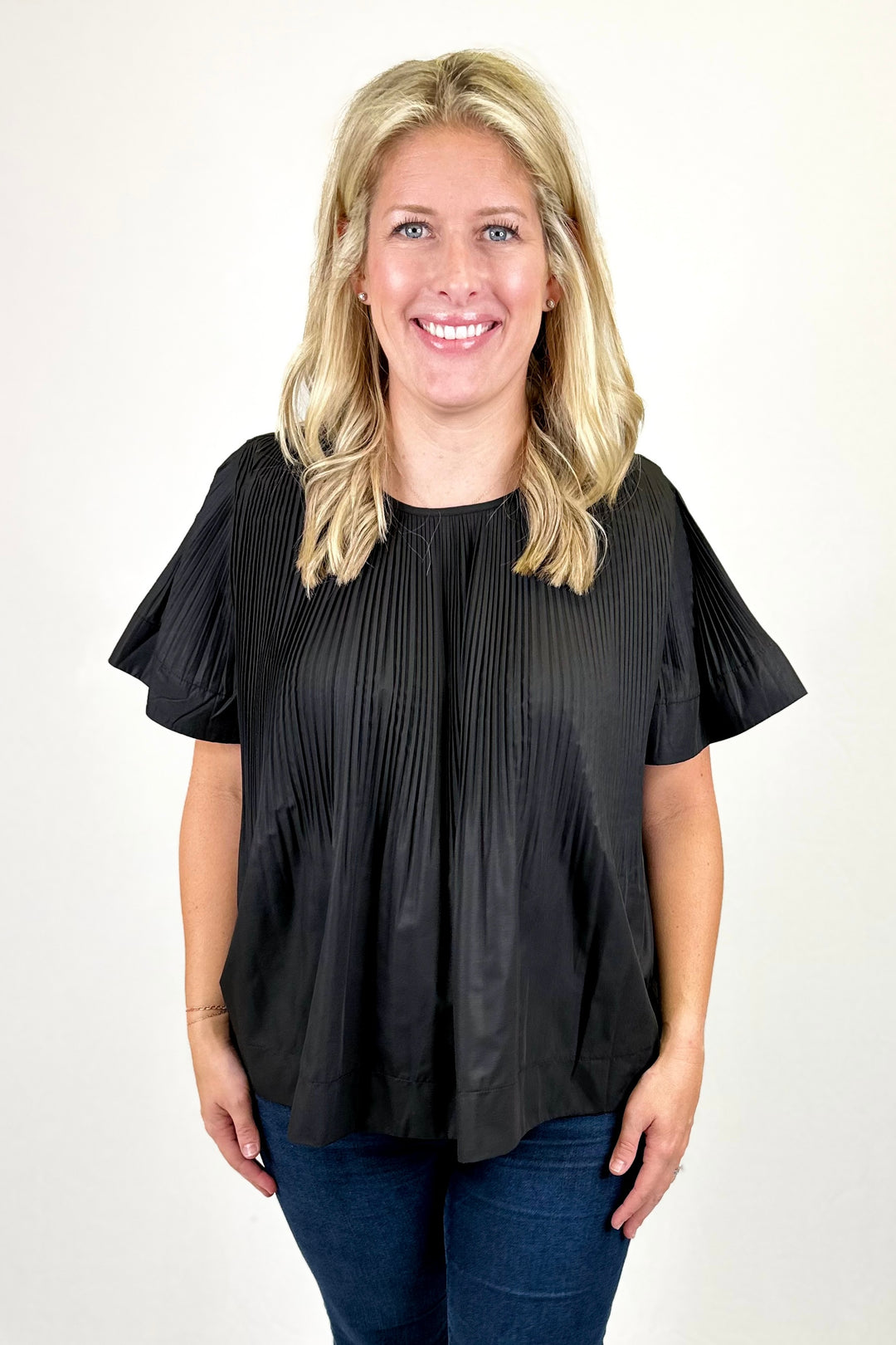 BLACK MICRO PLEATED TOP