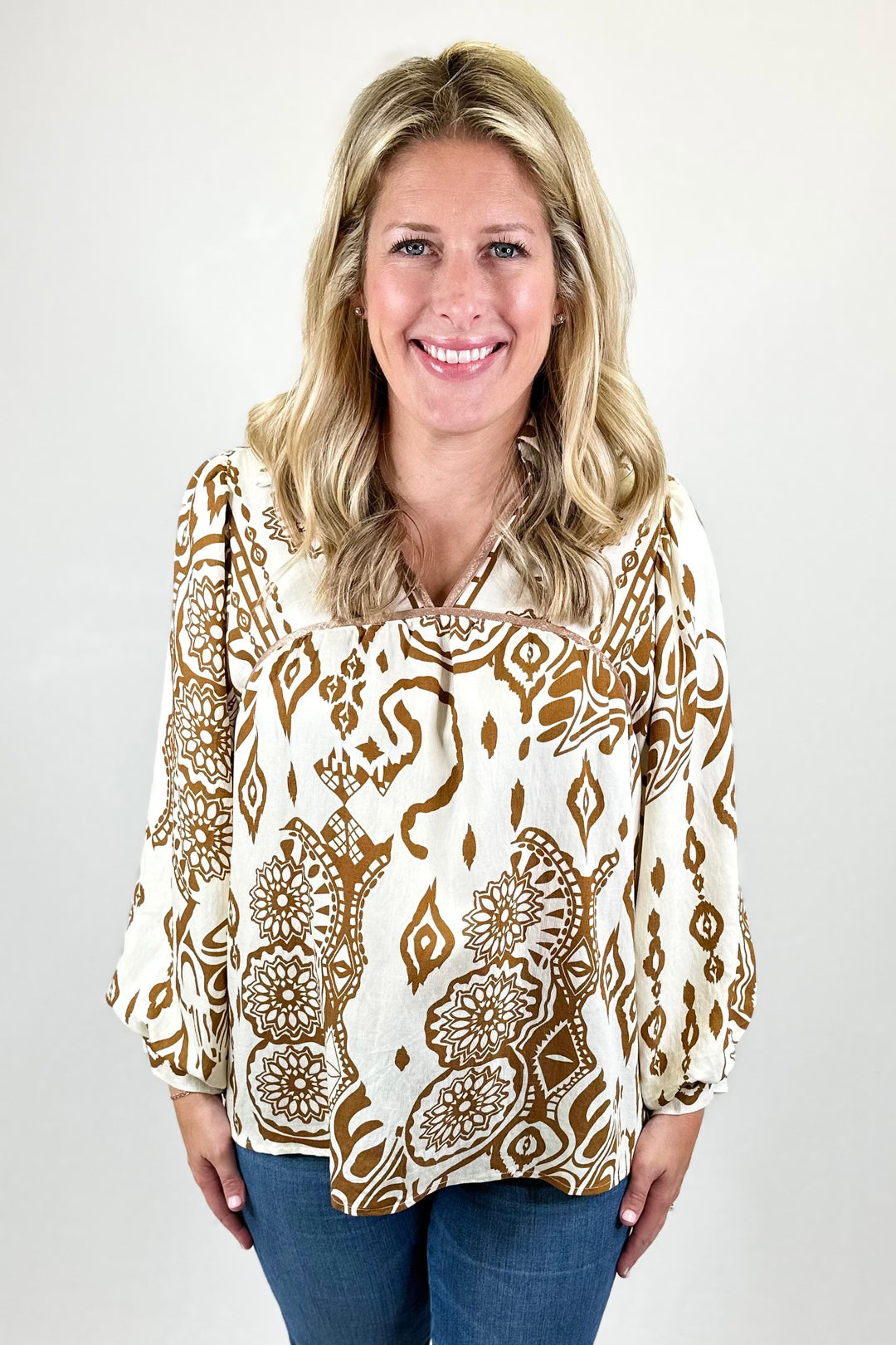 CREAM & BROWN PRINTED COLLAR VNECK TOP