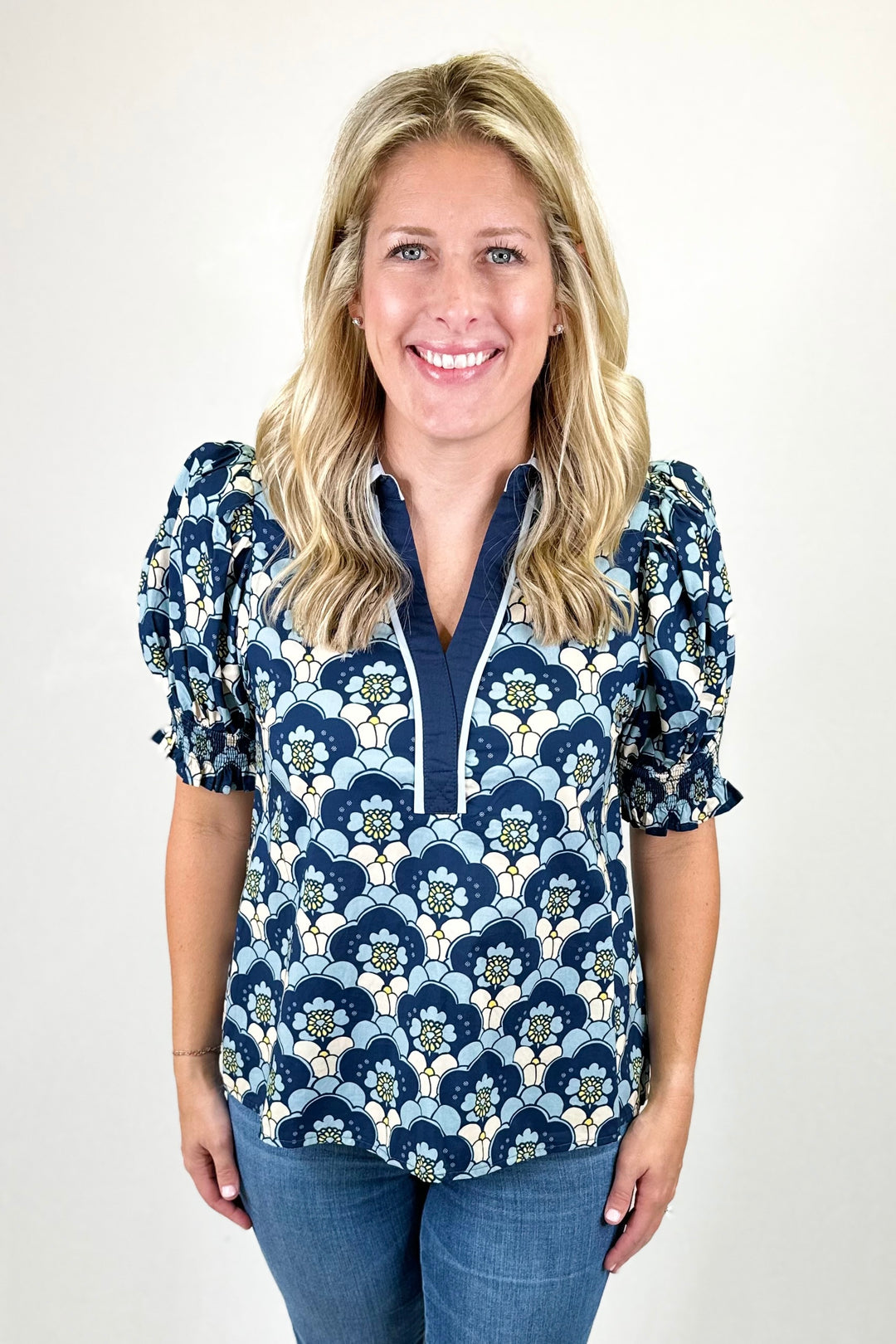 NAVY FLORAL PATTERN COLLAR VNECK TOP