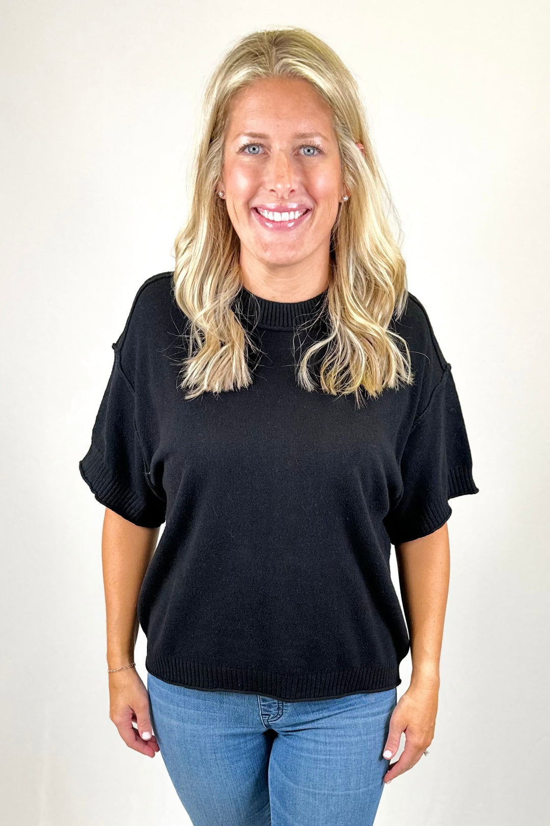 BLACK SHORT SLEEVE SWEATER