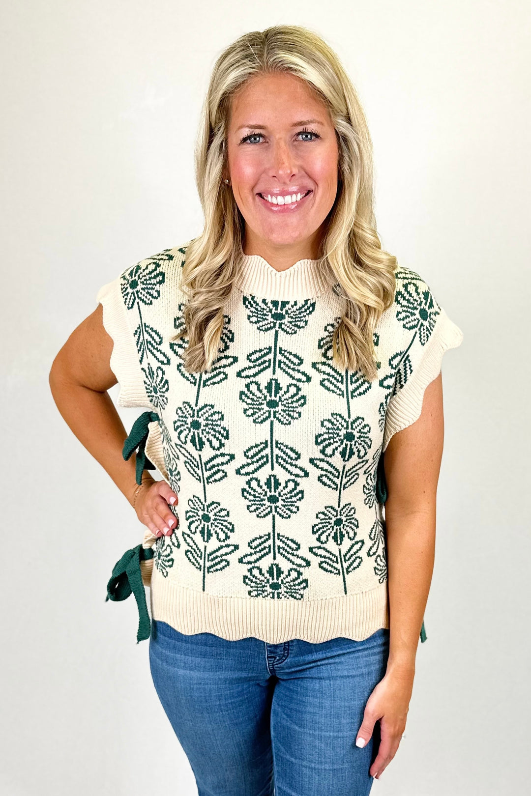 CREAM & GREEN FLORAL SCALLOP SWEATER VEST