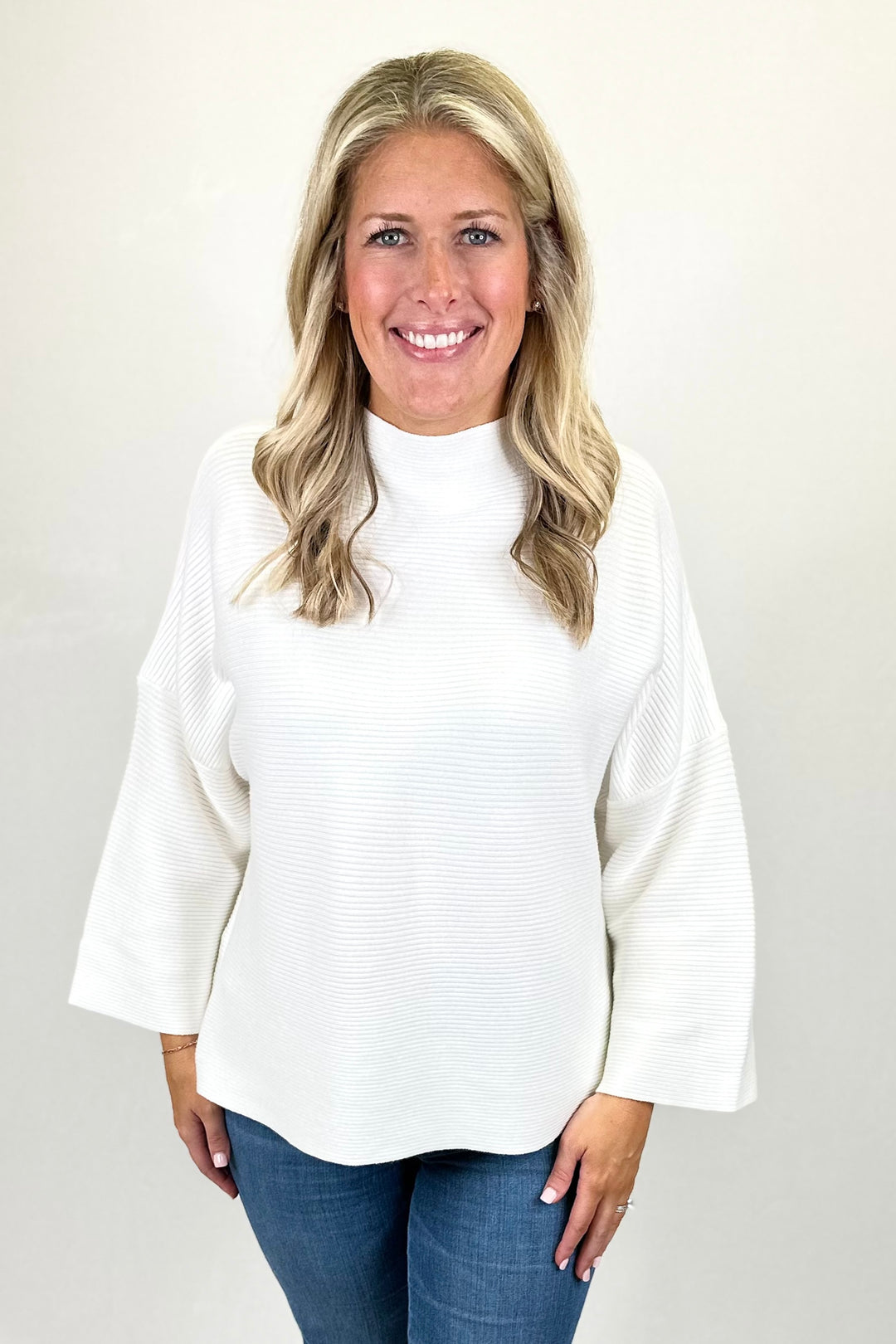 WHITE RIBBED 3/4 SLEEVE SWEATER