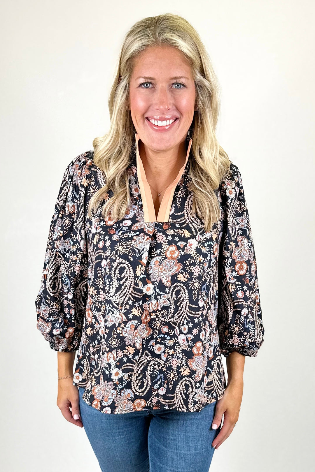 BLACK FLORAL PATTERN VNECK TOP