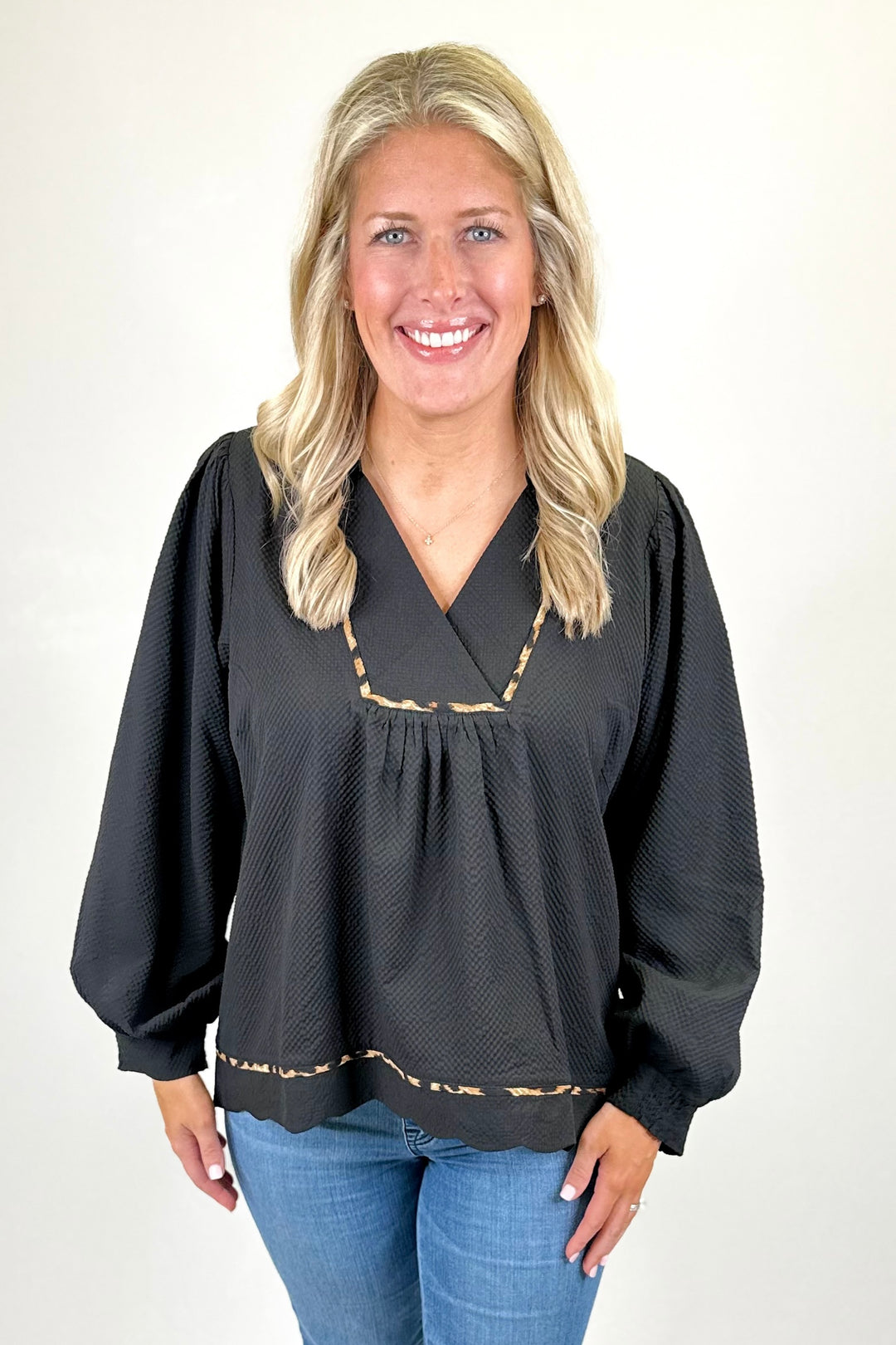 BLACK COLLARED LEOPARD PIPING TOP