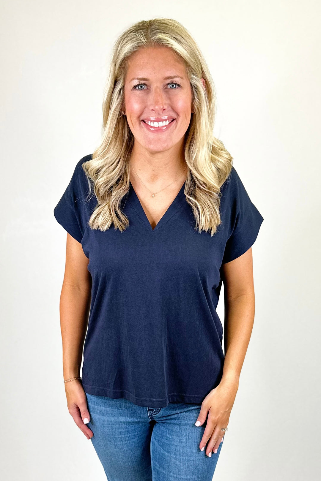 NAVY VNECK SHORT SLEEVE TEE