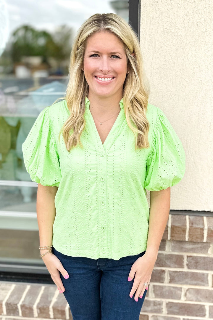 LIME EYELET VNECK COLLAR BUTTON TOP