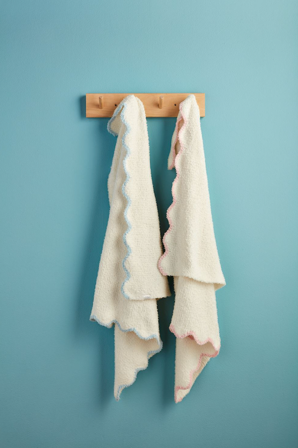BLUE TRIM SCALLOP CHENILLE BLANKET