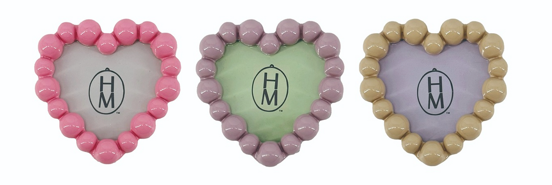 VIBRANT BEADED HEART MAGNETIC FRAME