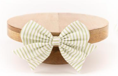 CAKE STAND WITH MAGNETIC STRIPE BOW