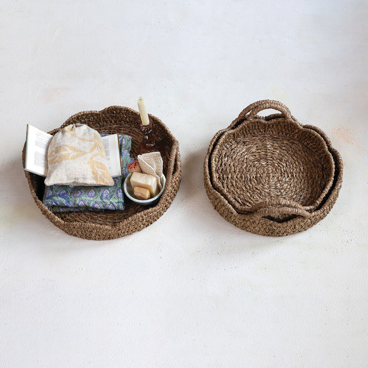 SCALLOPED EDGE BRAIDED TRAY WITH HANDLES