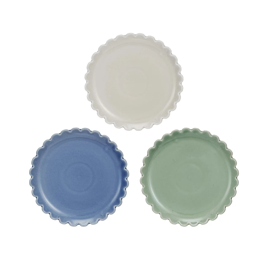 SCALLOPED EDGE STONEWARE PLATE