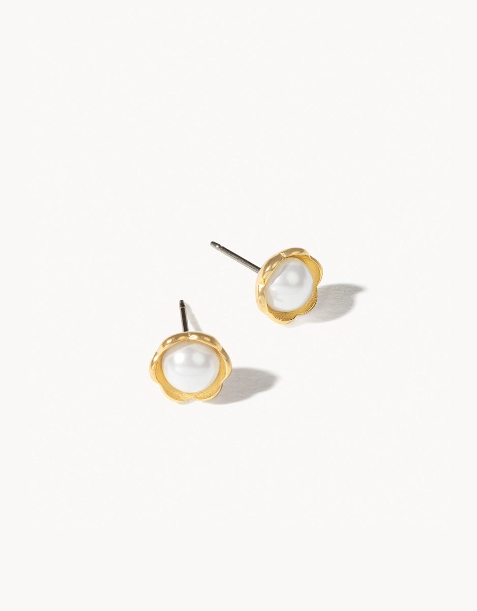 PEARL CUP FLOWER STUD EARRING