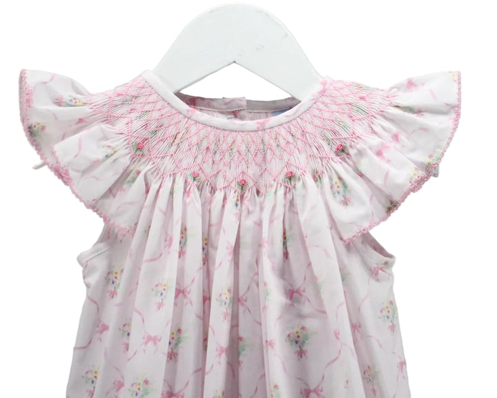 CLOSE UP VIEW OF DETAILED SMOCKING