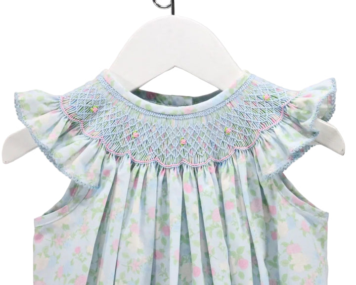 CLOSE UP DETAIL SHOT OF SMOCKING ON FLORAL BUBBLE