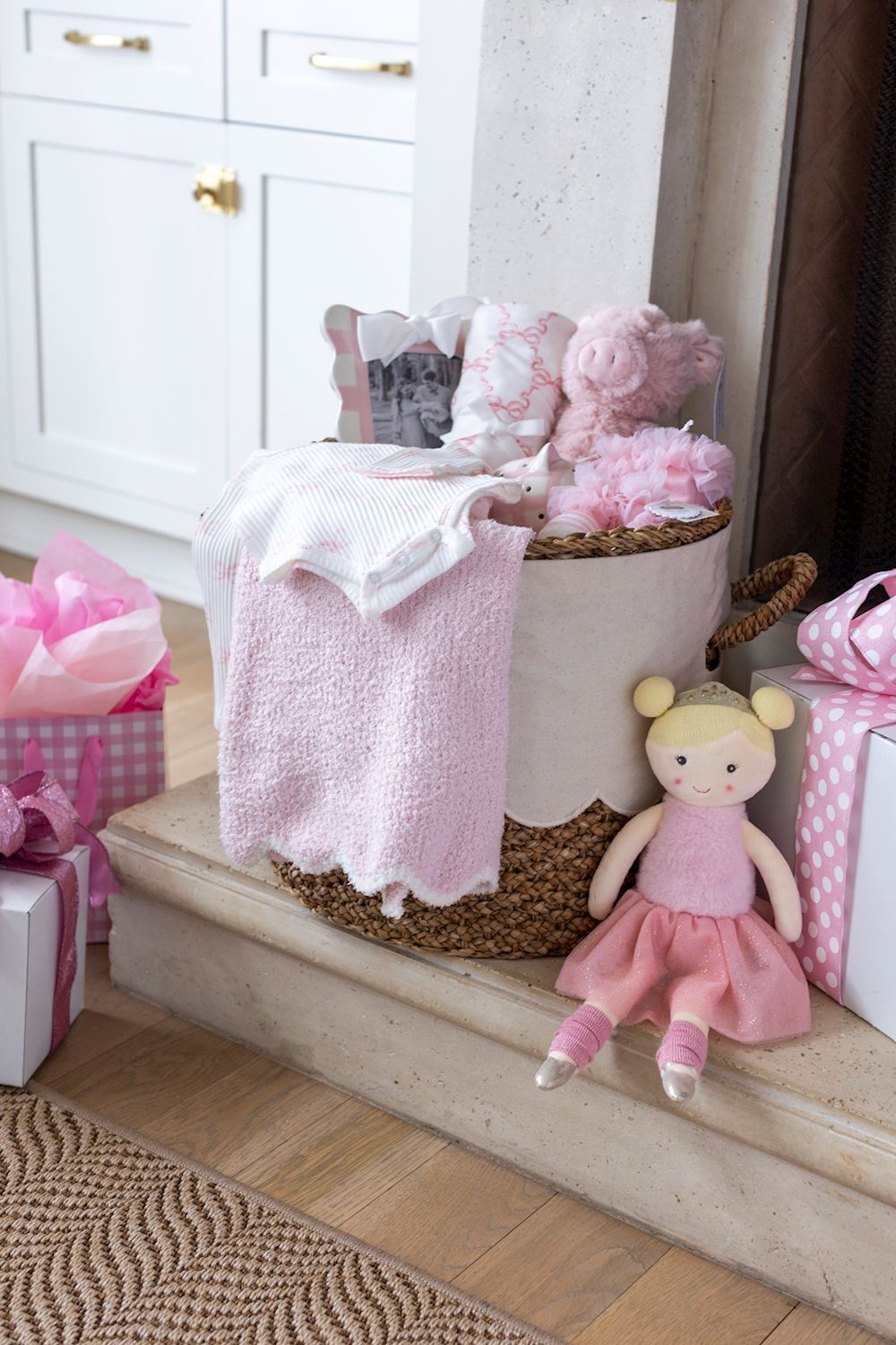 PINK SCALLOP CHENILLE BLANKET