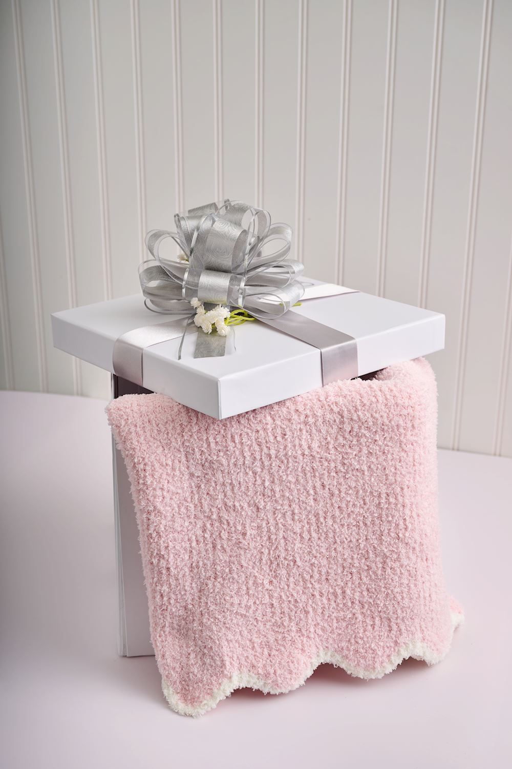 PINK SCALLOP CHENILLE BLANKET