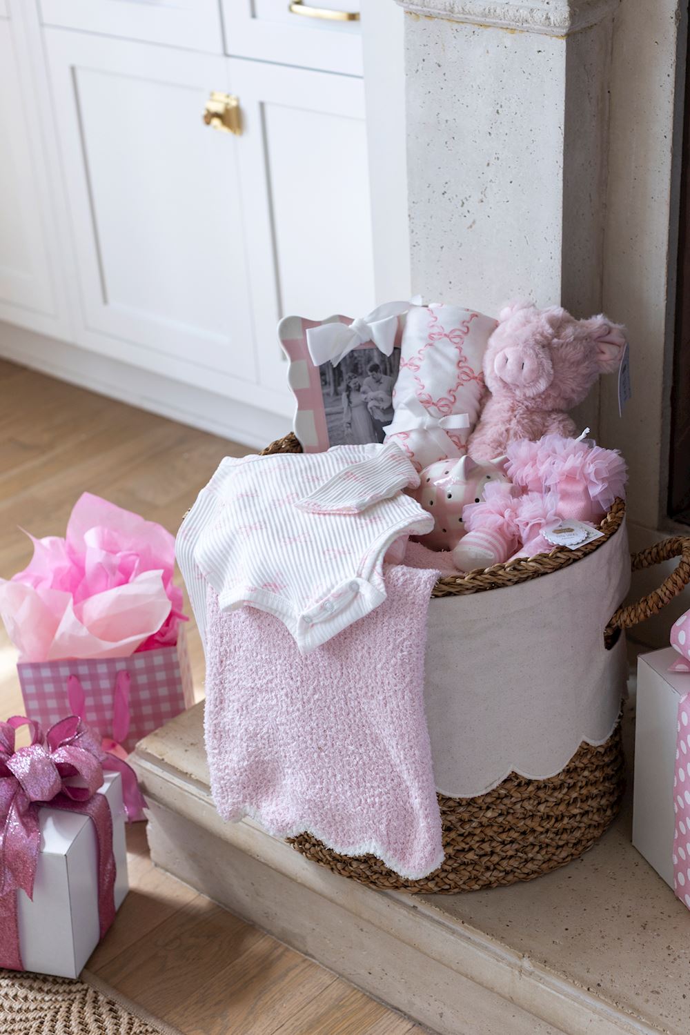 PINK SCALLOP CHENILLE BLANKET