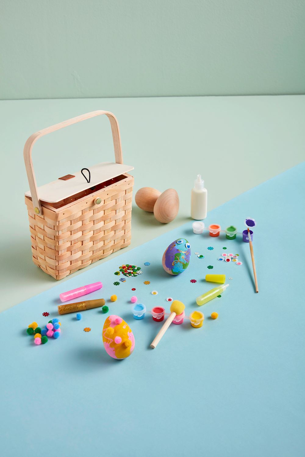 EGG DECORATING KIT