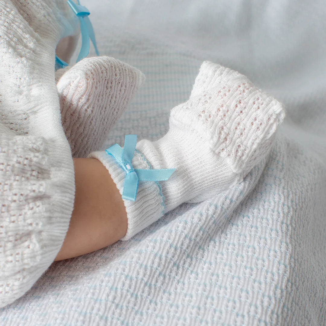 PATY KNIT WHITE WITH BLUE TRIM BOOTIES WITH BOW