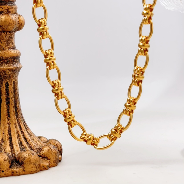 Gold Georgia interlocking chain necklace with wrapped links