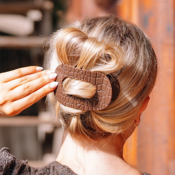 TELETIES FLAT ROUND HAIR CLIP BROWN CROCODILE