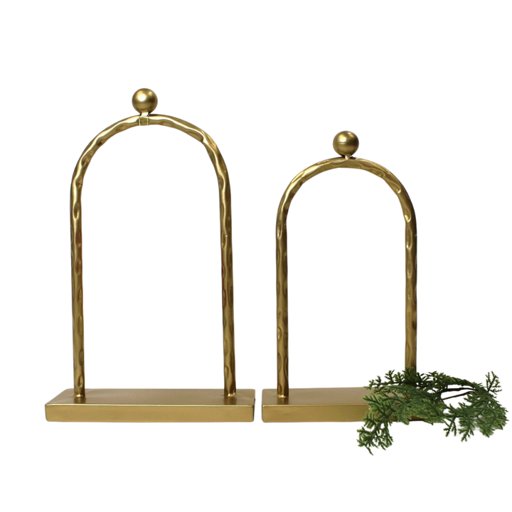 GOLD ARCHED ORNAMENT DISPLAY