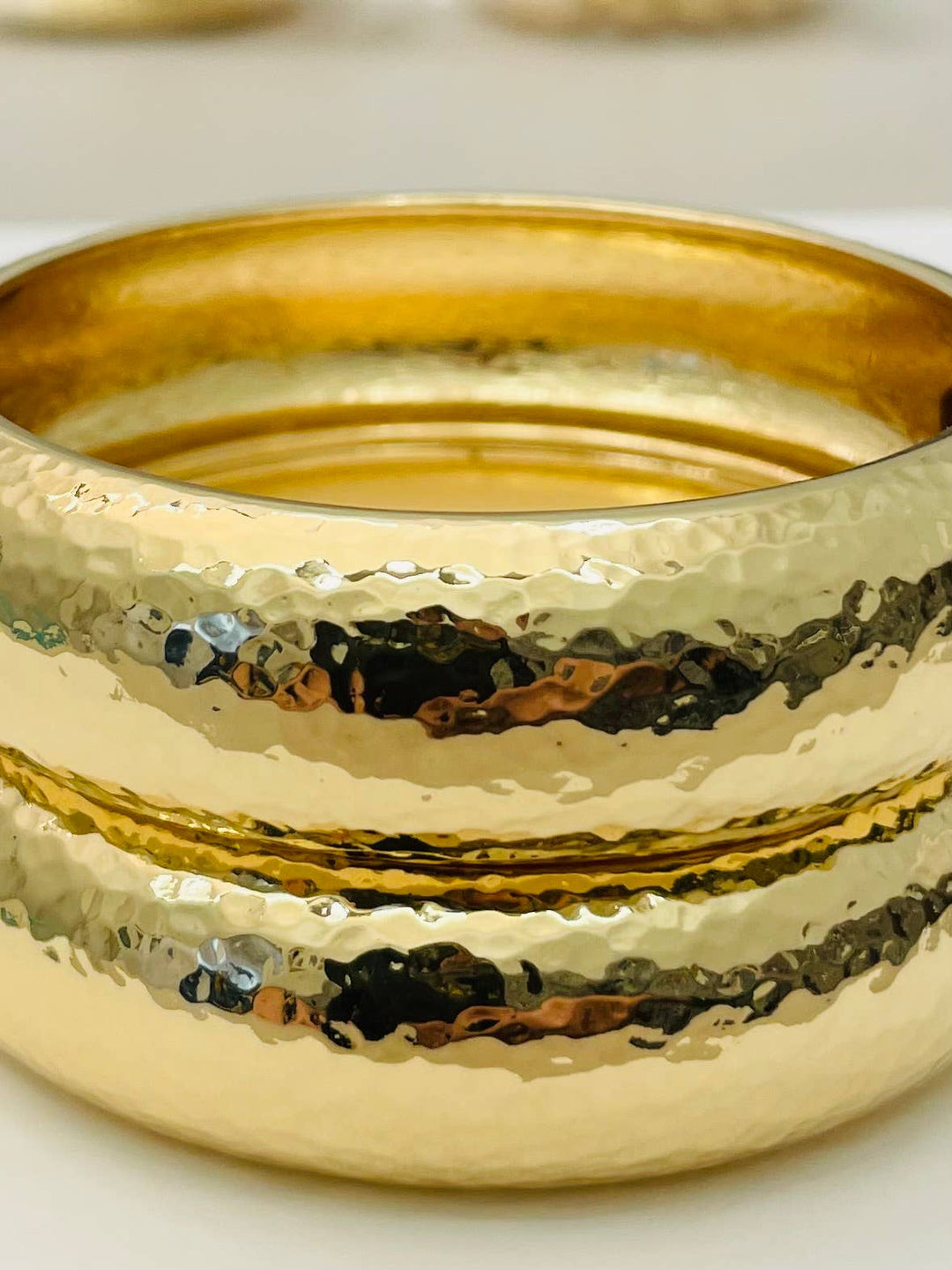 GOLD HAMMERED HINGED BRACELET