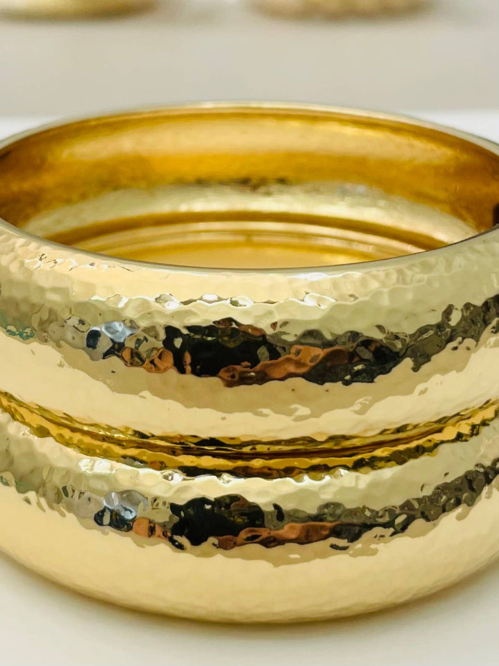 GOLD HAMMERED HINGED BRACELET