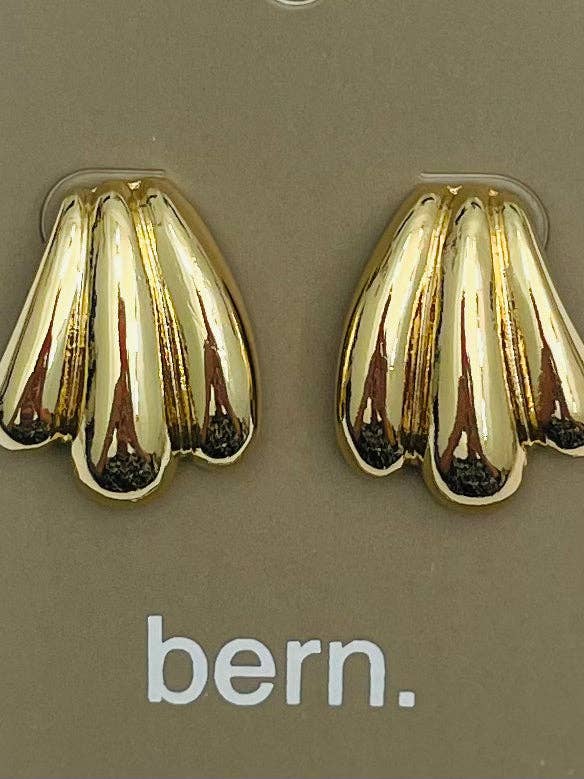 GOLD CHIC JUST LOVELY STUD EARRINGS