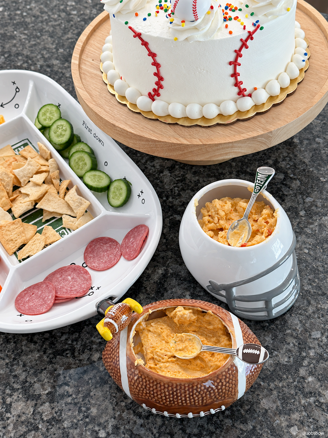 DIVIDED FOOTBALL FIELD PLATTER SET