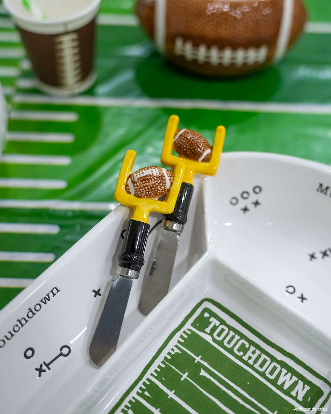 DIVIDED FOOTBALL FIELD PLATTER SET
