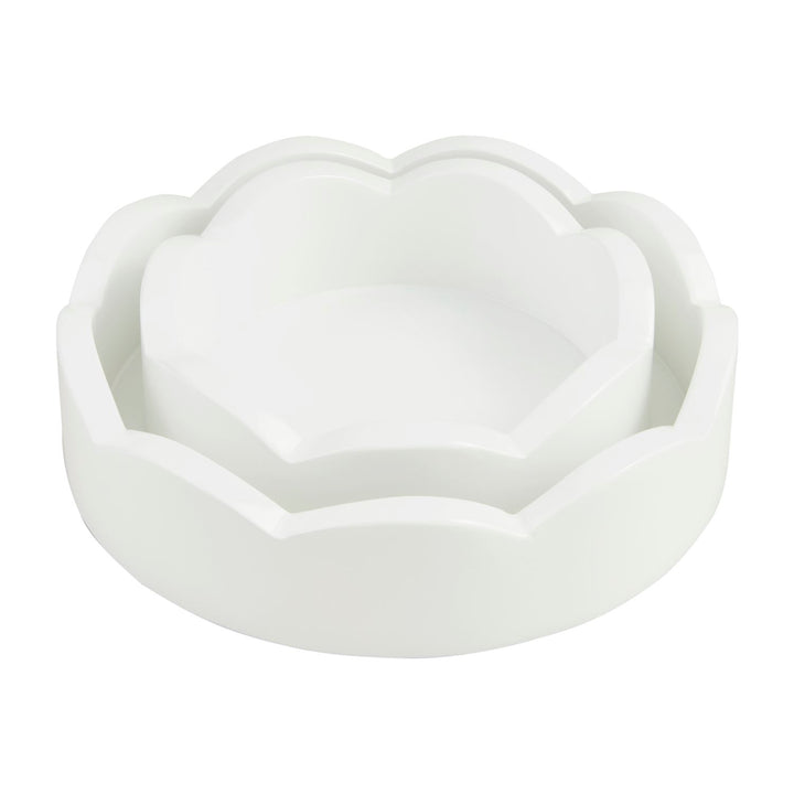 WHITE LACQUER SCALLOPED EDGE ROUND TRAY