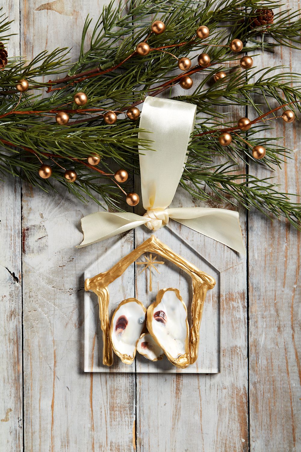 NATIVITY OYSTER ORNAMENT