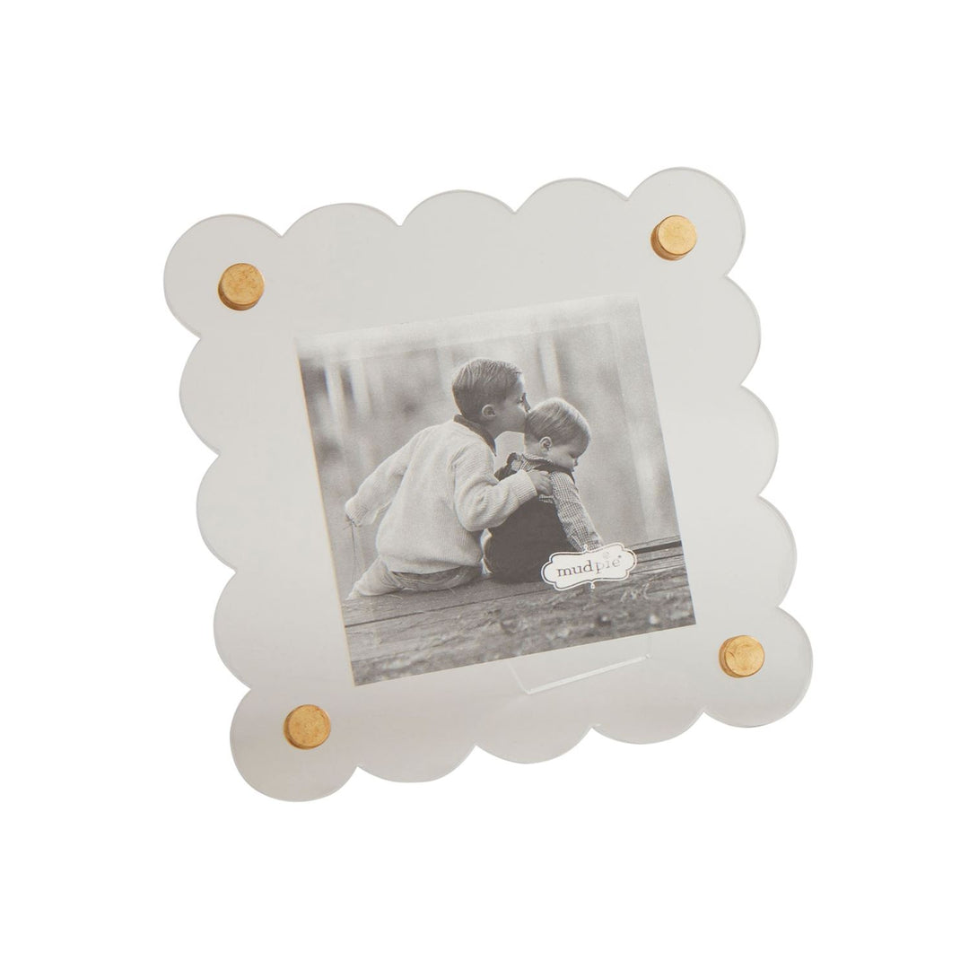 MINI CLEAR SCALLOPED ACRYLIC FRAME