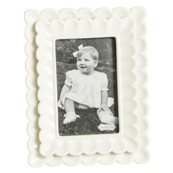 CREAM LAYER SCALLOP FRAME