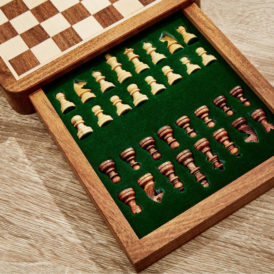 MAGNETIC CHESS SET IN HAND CRAFTED WOODEN BOX