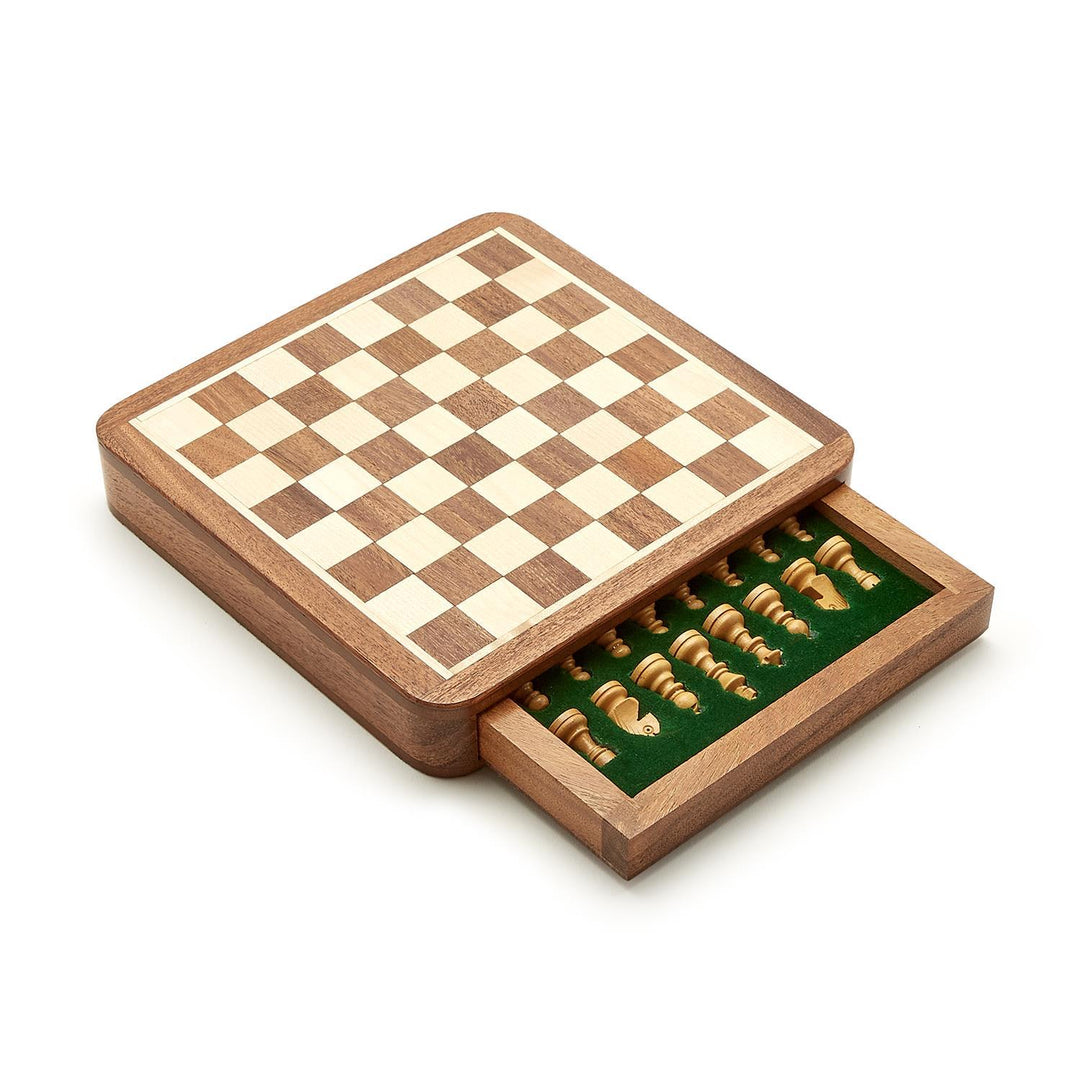 MAGNETIC CHESS SET IN HAND CRAFTED WOODEN BOX