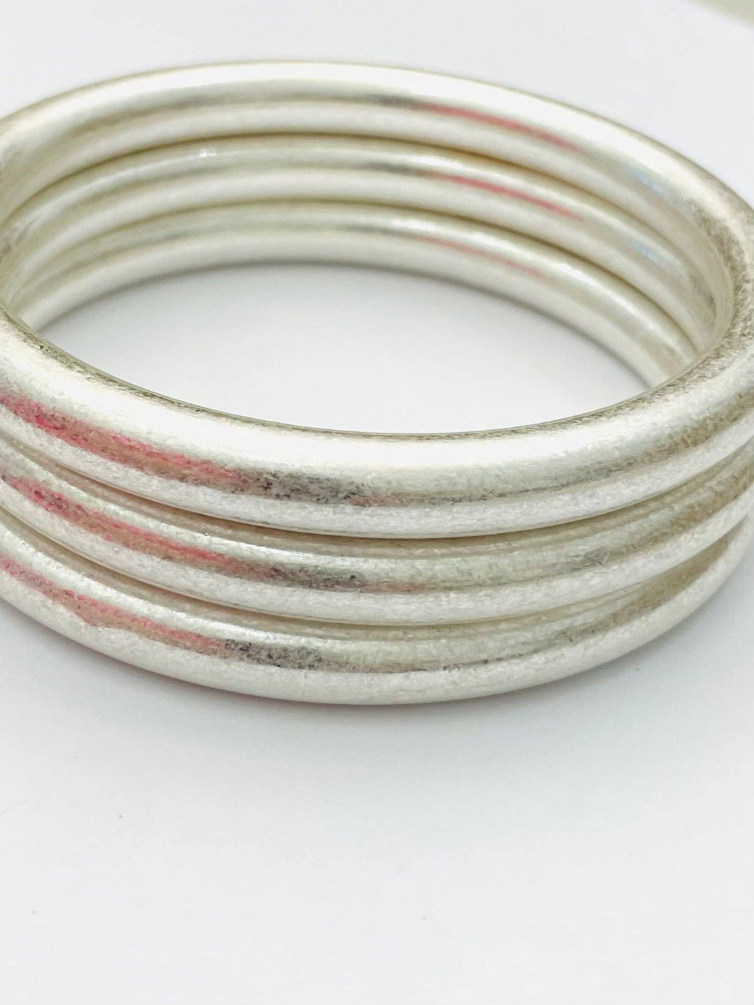 MATTE SILVER CHIC BOLD VINTAGE BANGLES SET