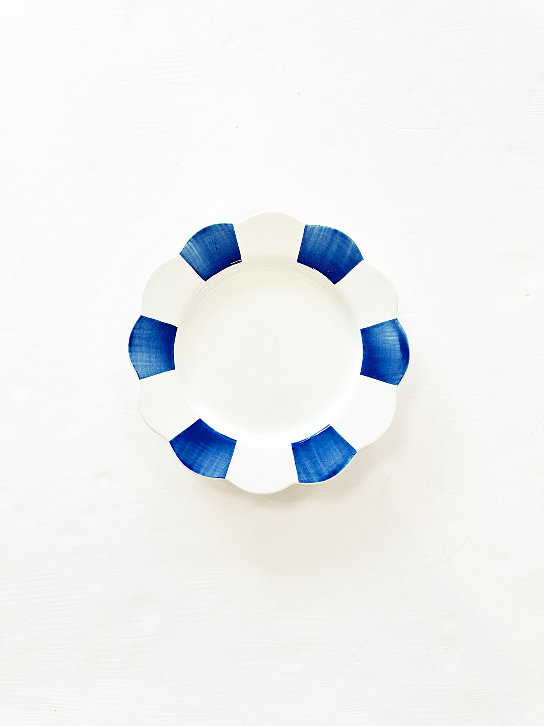 Blue & White Scallop Plate 8-Inch – Chinoiserie Style Decorative Dinner Plate | Walker Boutique
